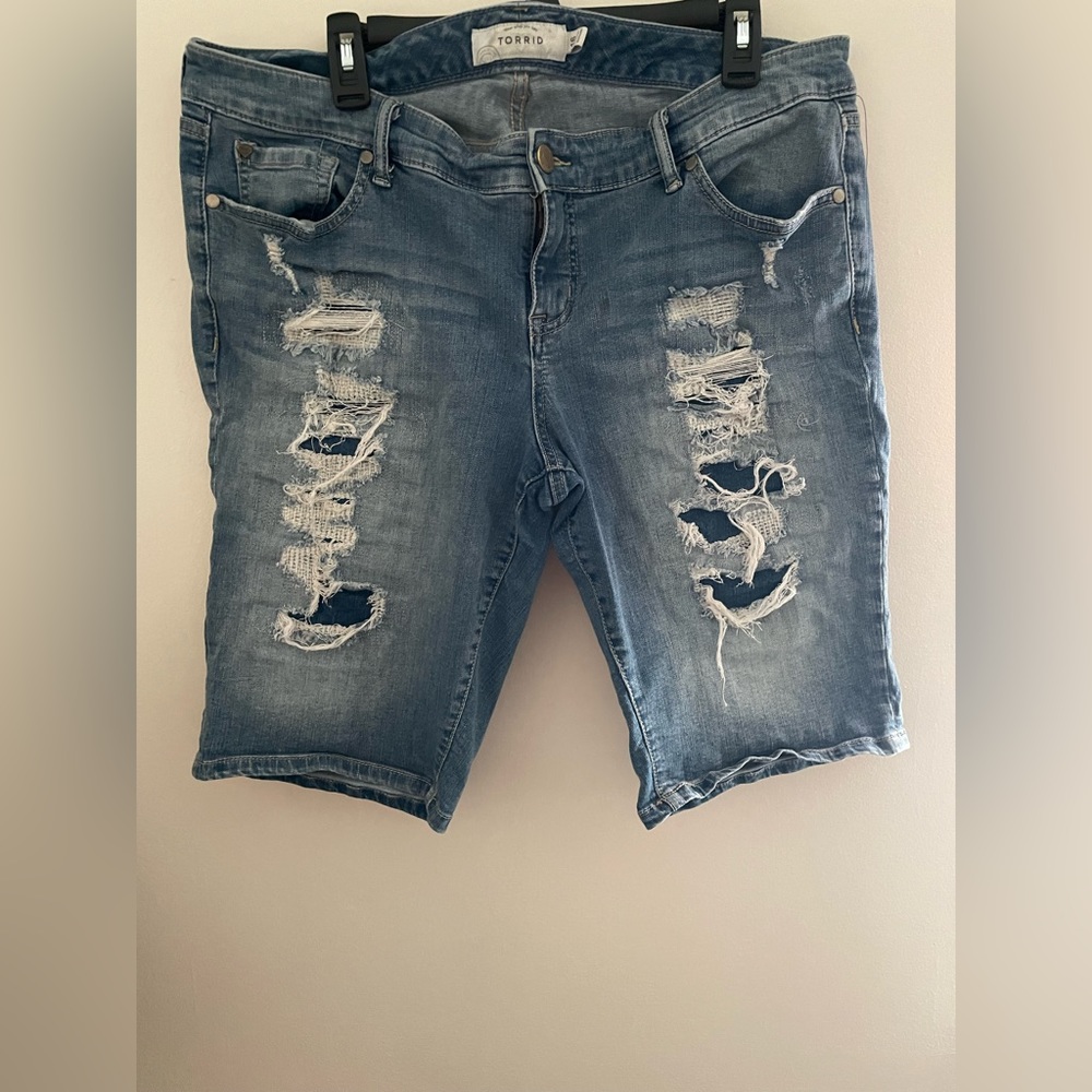 Torrid distressed shorts